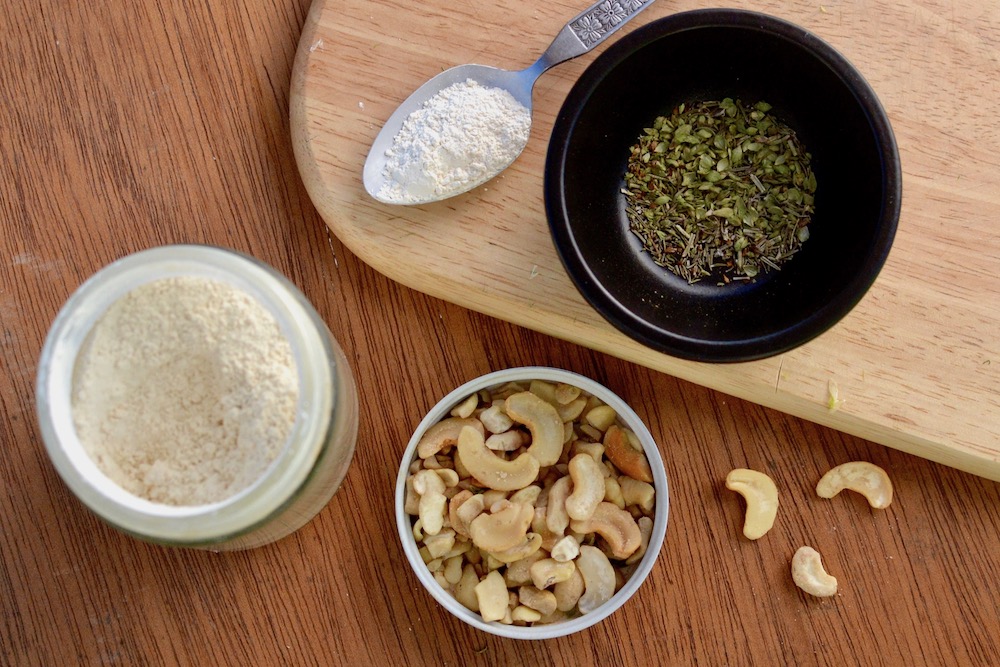 Cashew nuts, garlic powder, herbs and salt