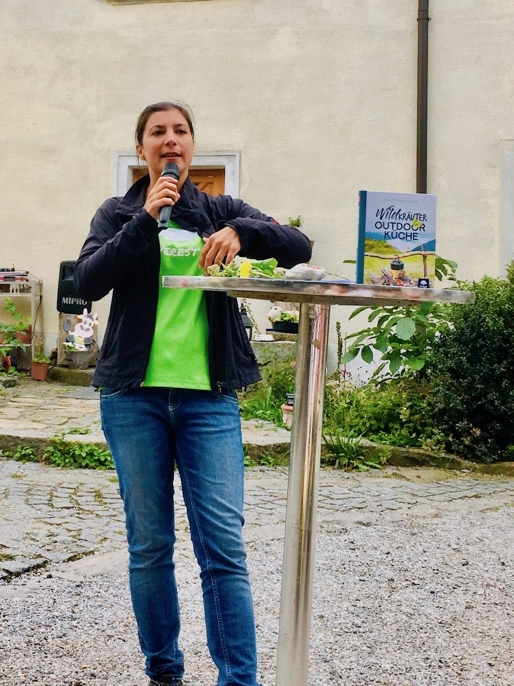 Jen Frank giving a book presentation