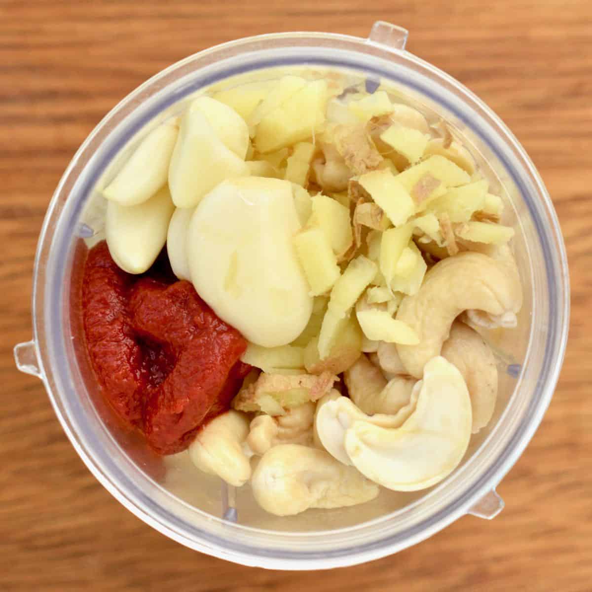 Gralic, soaked cashews, ginger, onion and tomato paste in a blender.