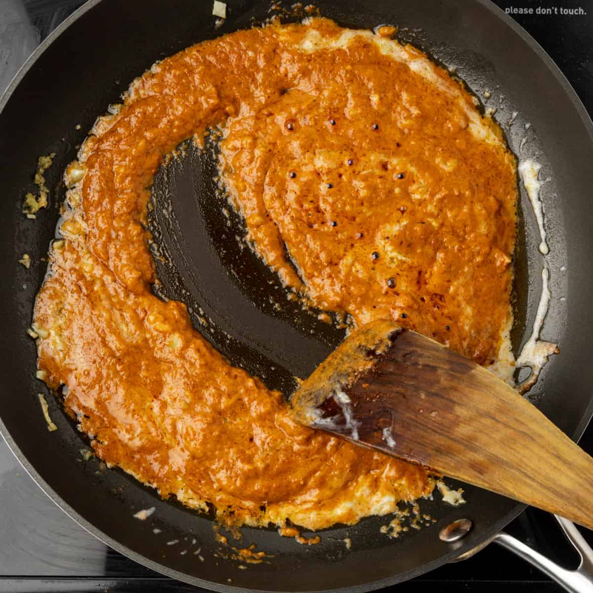 Curry paste and coconut cream frying.